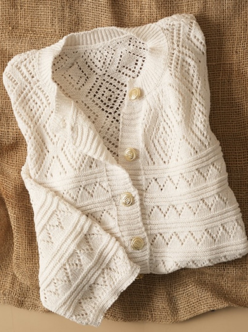 ژاکت بافت طرح‌دار زنانه کرم با دکمه‌های طلایی کد1552